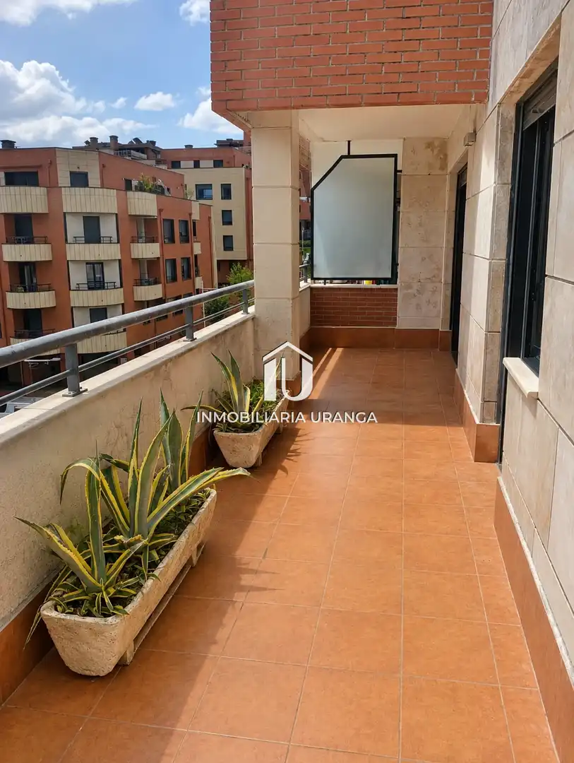 Terraza de Piso en venta en Castro-Urdiales con Calefacción, Terraza y Piscina comunitaria
