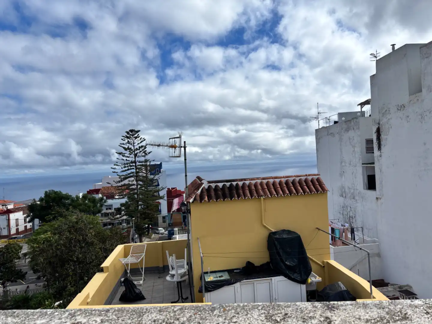 Vista exterior de Edifici en venda en San Andrés y Sauces