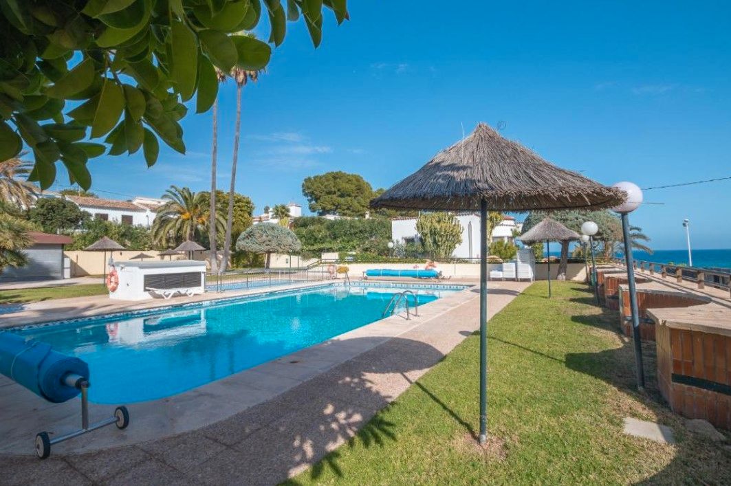 Piscina de Estudi en venda en Calpe / Calp amb Aire condicionat, Moblat i Piscina comunitària
