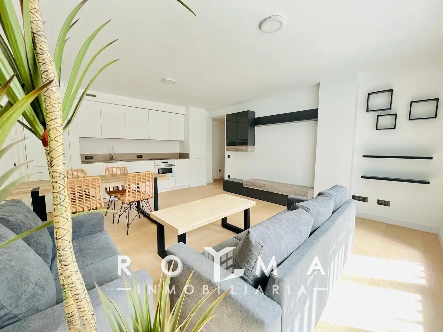 Exterior view of Flat for rent in  Sevilla Capital  with Air Conditioner and Heating