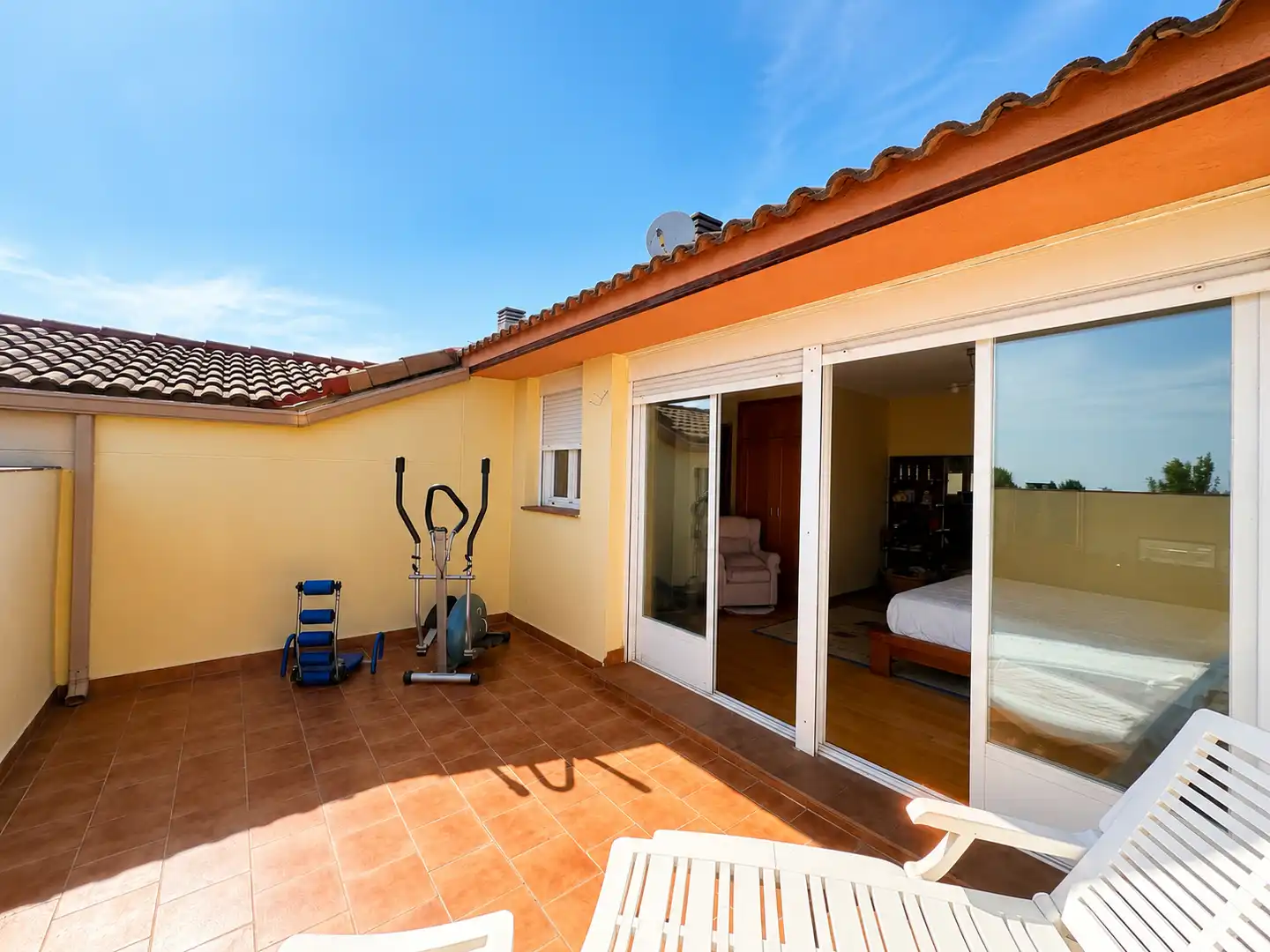 Terrasse von Einfamilien-Reihenhaus zum Verkauf in Torrelodones mit Gemeinschaftspool