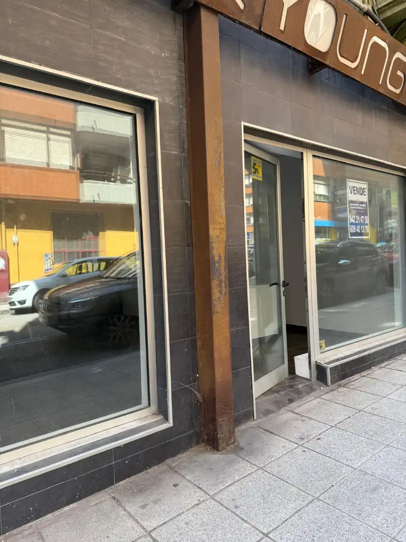 Vista exterior de Local en venda en Santander