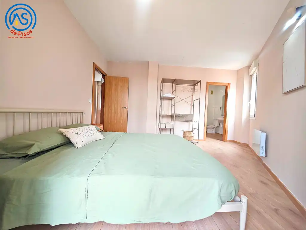 Dormitori de Apartament de lloguer en Zaragoza amb Calefacció, Parquet i Moblat