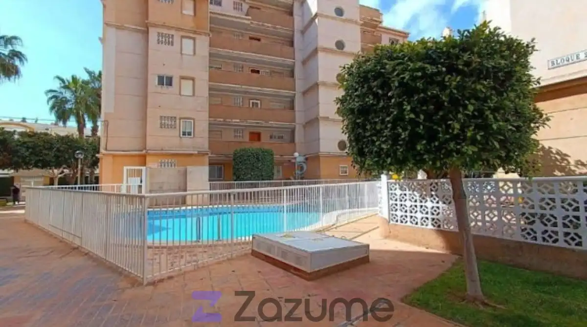 Piscina de Piso de alquiler en Torrevieja con Aire acondicionado, Calefacción y Piscina