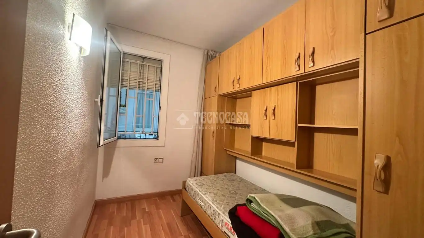 Habitación de Piso en venta en Barcelona con Aire acondicionado y Amueblado