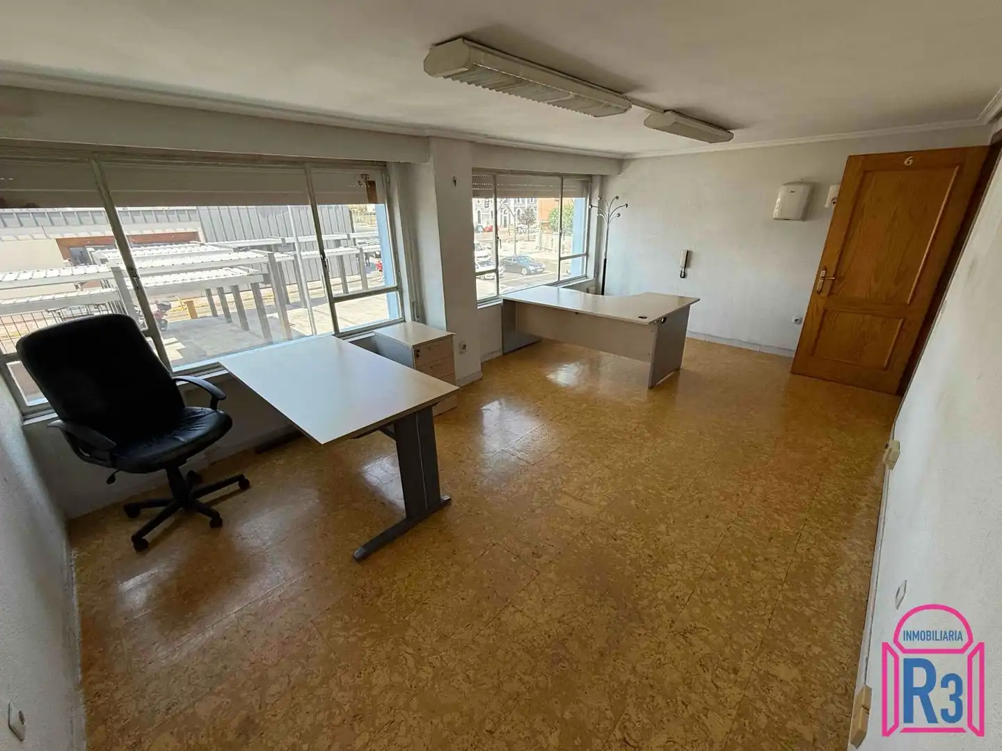Oficina de alquiler en León Capital 