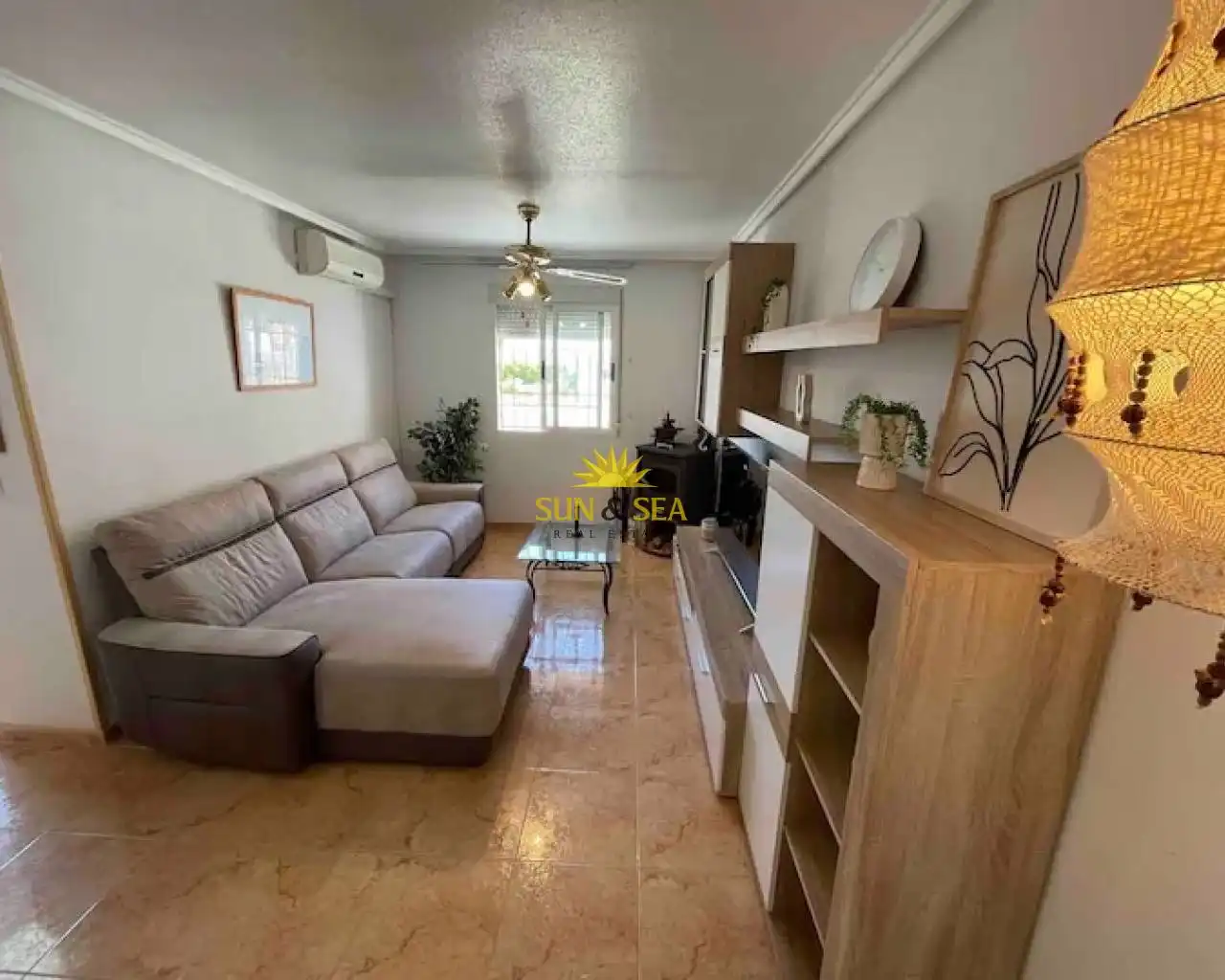 Sala d'estar de Casa o xalet de lloguer en Torrevieja amb Aire condicionat, Calefacció i Jardí privat