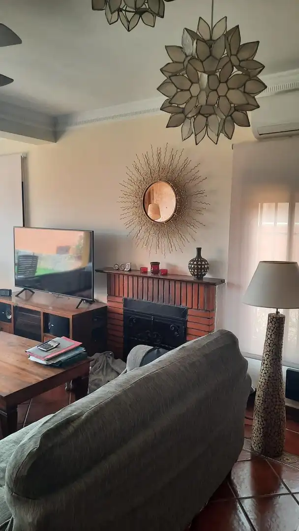 Sala d'estar de Casa adosada en venda en El Puerto de Santa María amb Aire condicionat, Jardí privat i Terrassa