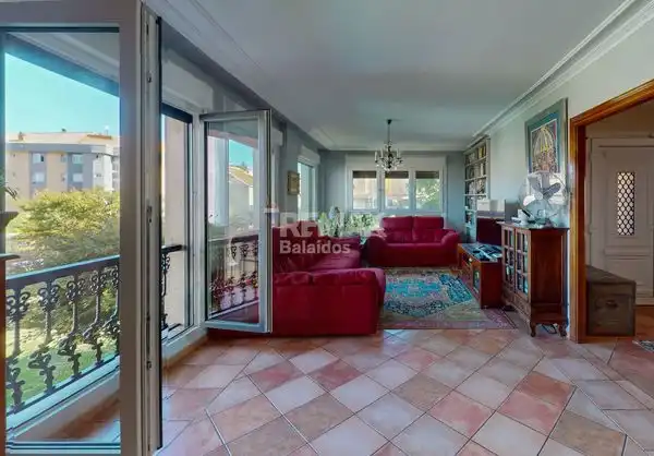 Sala de estar de Casa adosada en venta en Vigo  con Calefacción, Jardín privado y Terraza