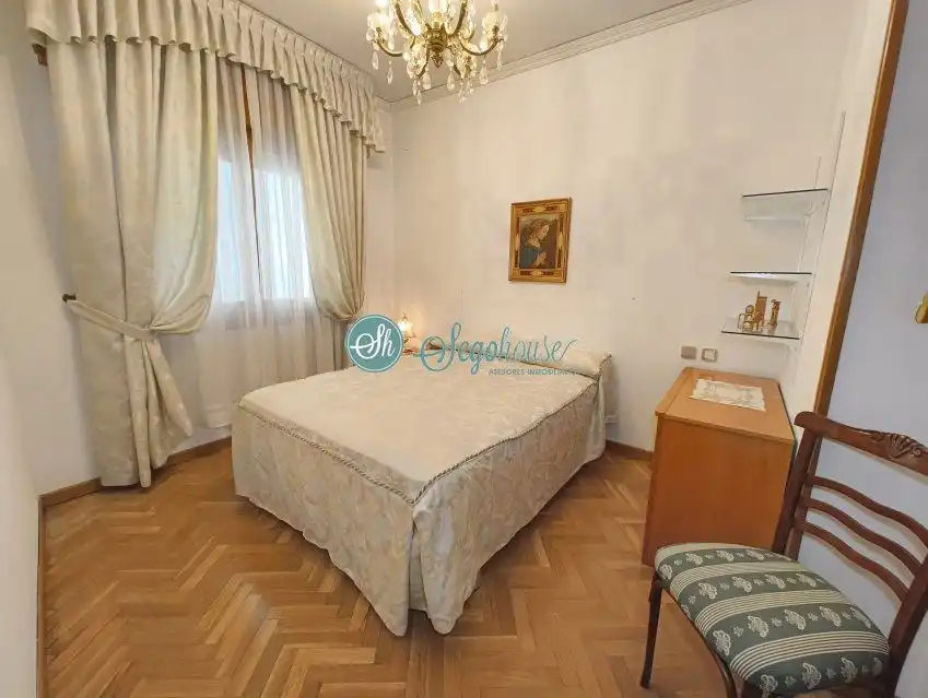 Habitación de Piso en venta en Segovia con Calefacción, Trastero y Balcón