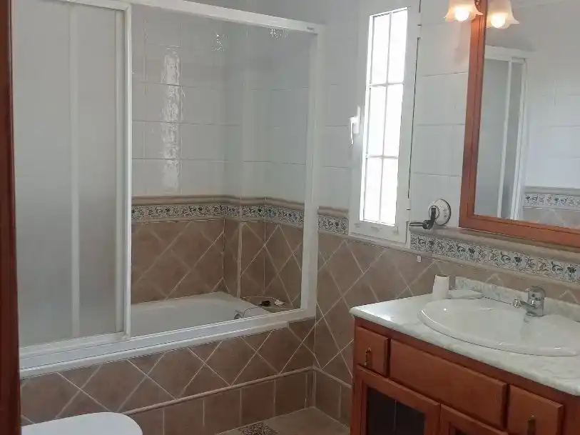 Bany de Casa o xalet de lloguer en Mutxamel amb Aire condicionat, Jardí privat i Traster