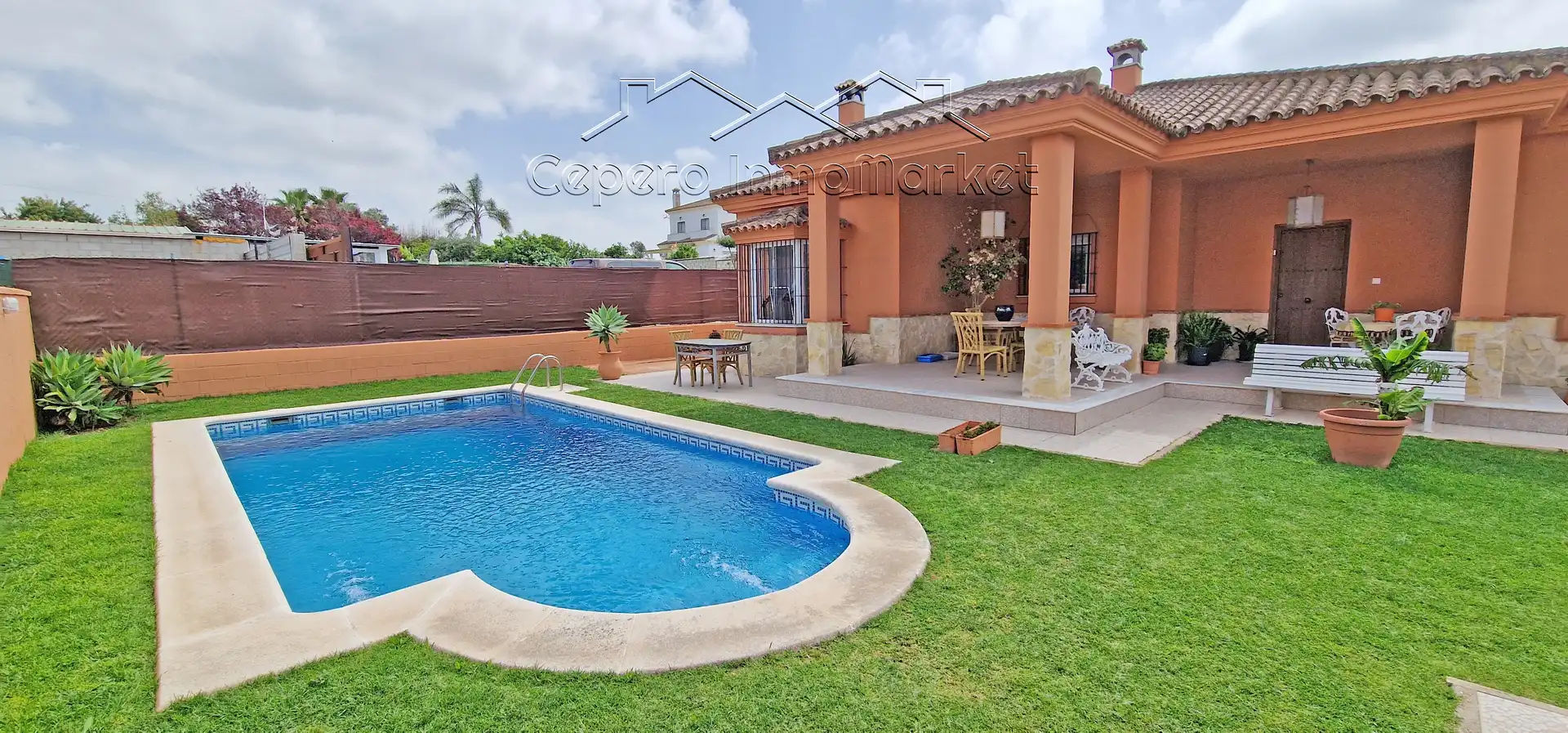 Piscina de Casa o xalet en venda en El Puerto de Santa María amb Aire condicionat, Jardí privat i Piscina