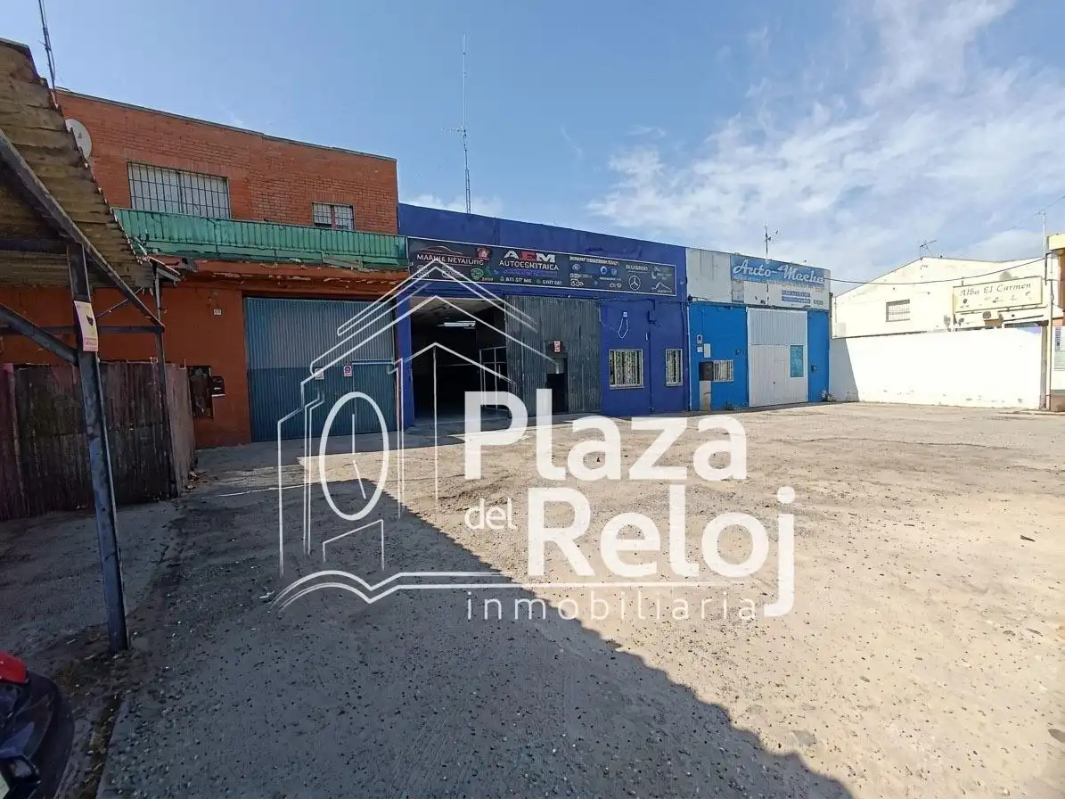 Außenansicht von Fabrikhallen zum Verkauf in Talavera de la Reina mit Heizung