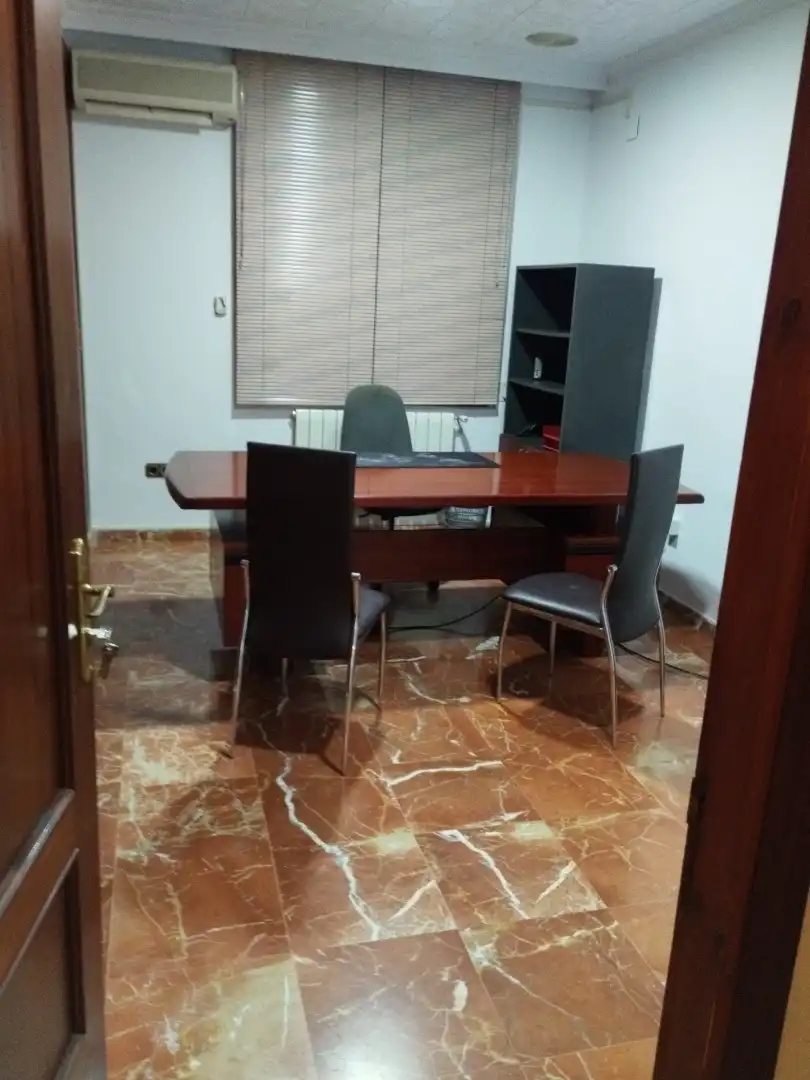 Oficina de alquiler en Vilafant