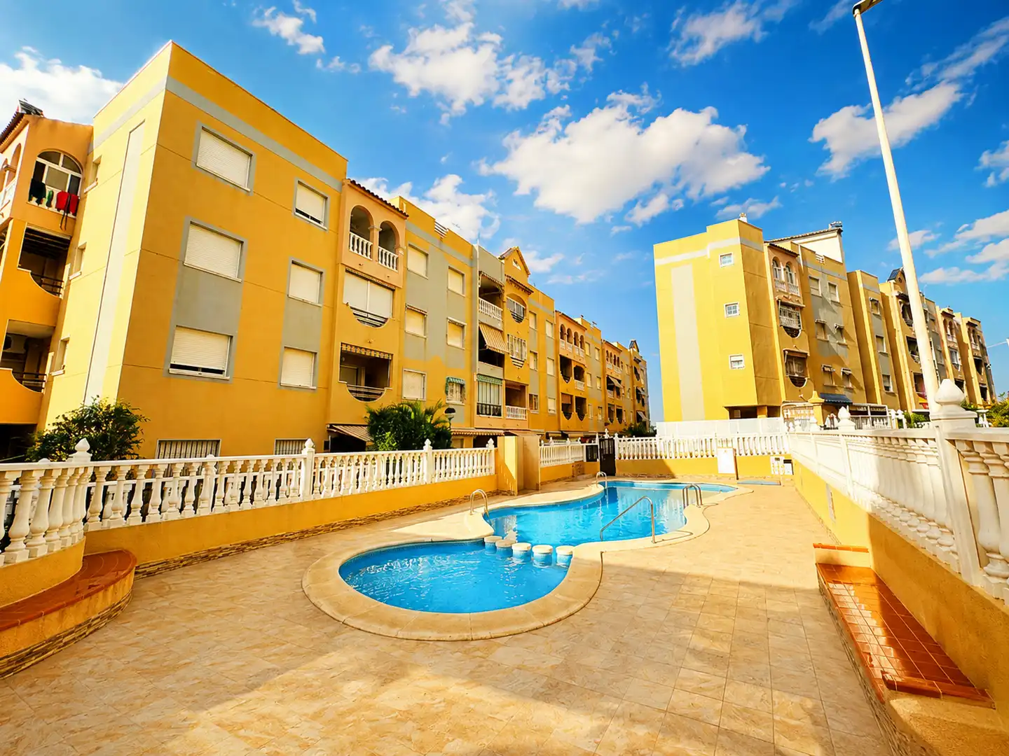 Vista exterior de Apartament en venda en Torrevieja amb Terrassa, Moblat i Piscina comunitària
