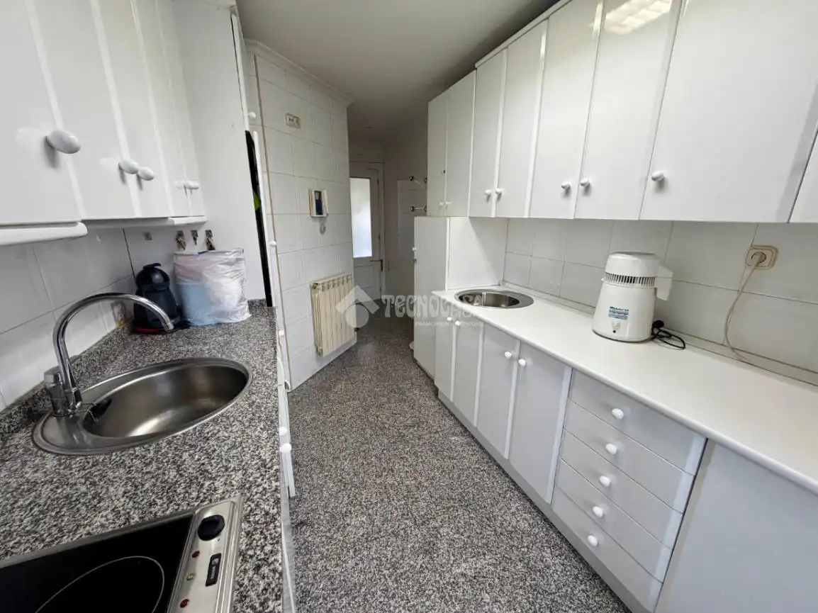 Cocina de Piso en venta en León Capital  con Calefacción, Terraza y Trastero