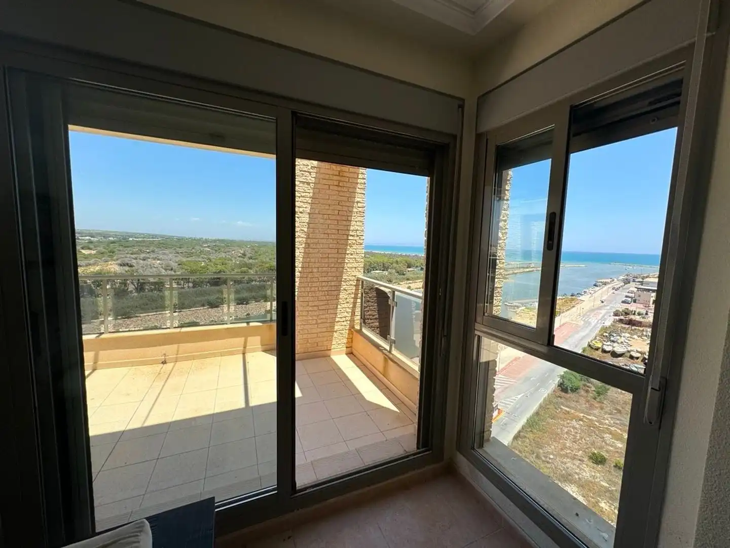 Vista exterior de Piso en venta en Guardamar del Segura con Aire acondicionado, Jardín privado y Terraza