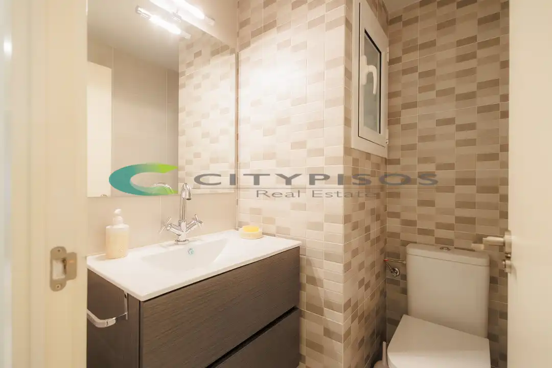 Flat with lift for sale in Avenida de Santiago Rusiñol, imagen 25