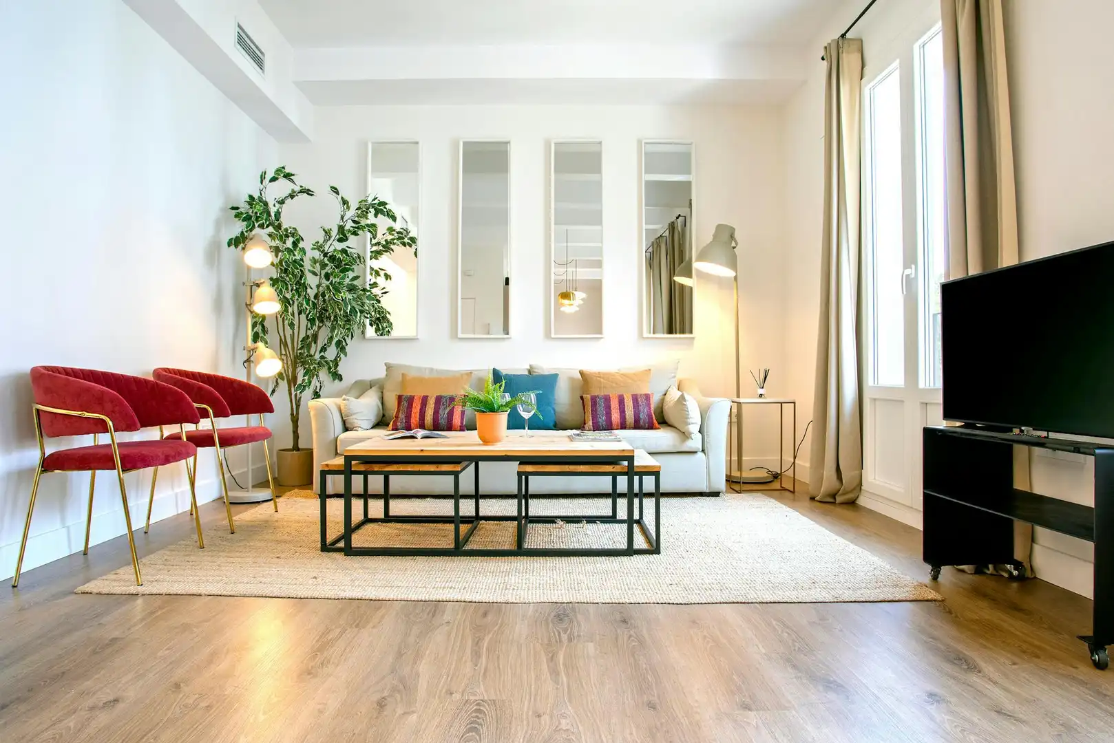 Living room of Flat for rent in Sevilla  with Air Conditioner, Heating and Washing machine