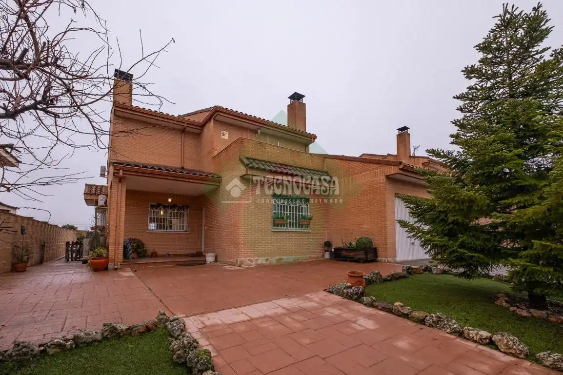 Vista exterior de Casa o chalet en venta en Griñón