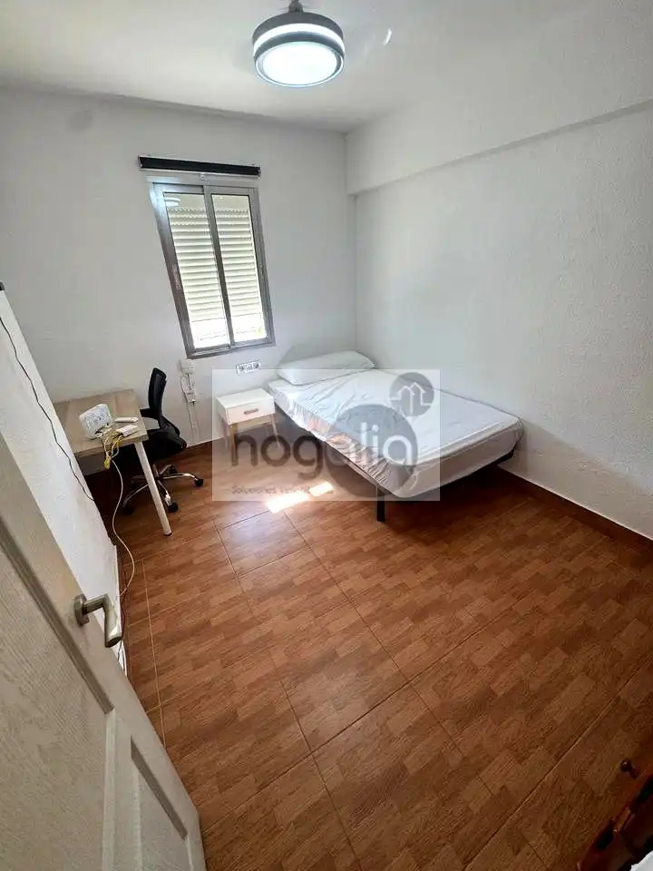 Bedroom of Flat for rent in Sevilla  with Storage room and Furnished
