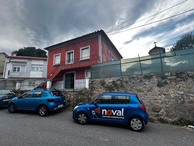 Vista exterior de Casa o xalet en venda en Vilagarcía de Arousa amb Jardí privat