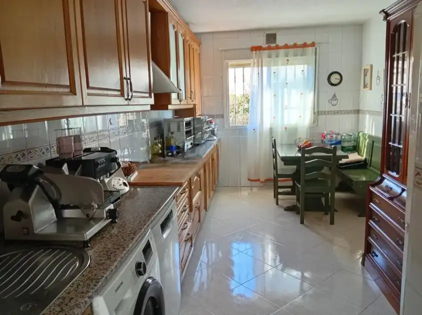 Cuina de Casa adosada en venda en Navalagamella amb Aire condicionat, Calefacció i Jardí privat