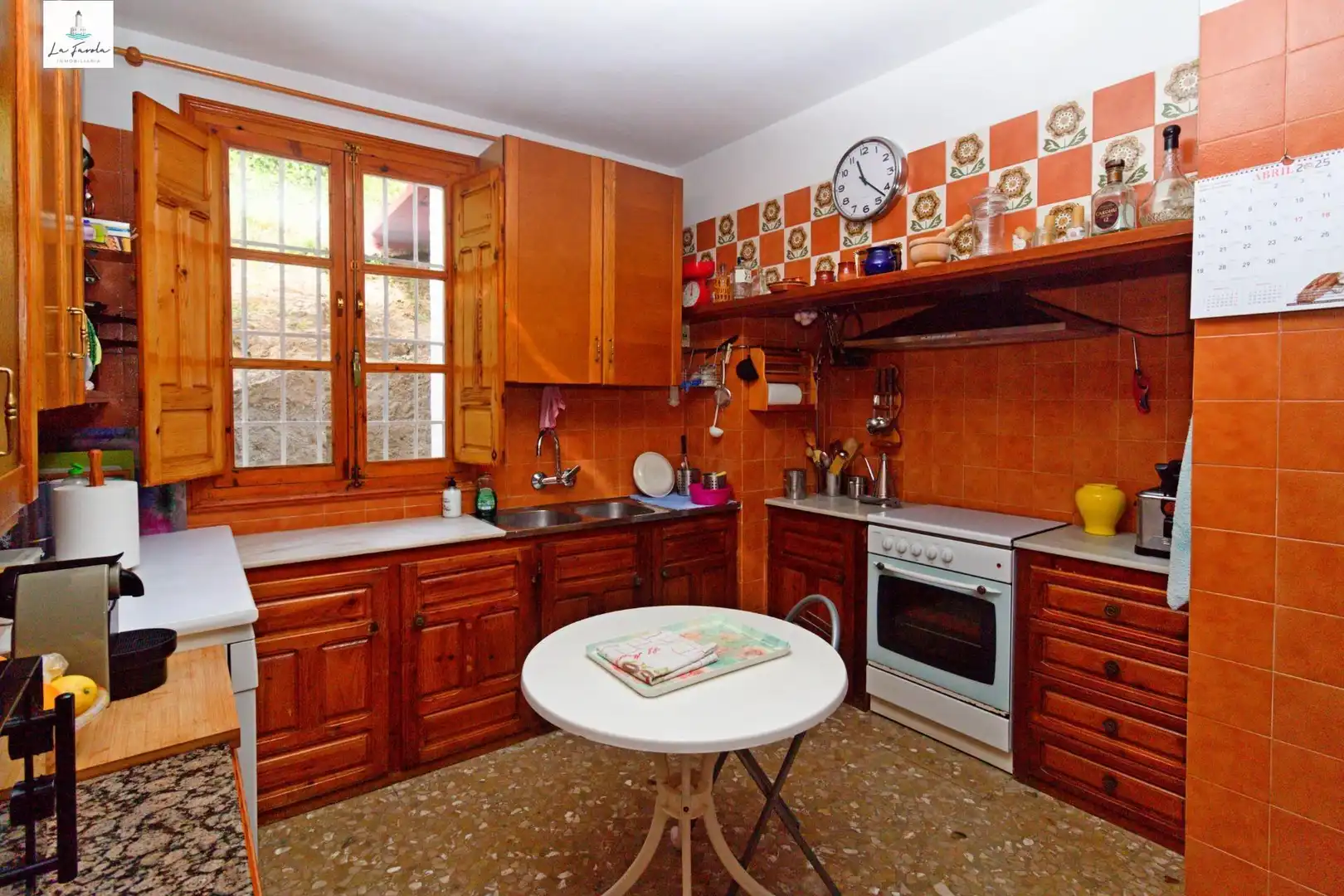 Cuina de Casa o xalet en venda en Carratraca amb Aire condicionat, Jardí privat i Terrassa