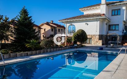 Piscina de Casa o xalet en venda en Manzanares El Real