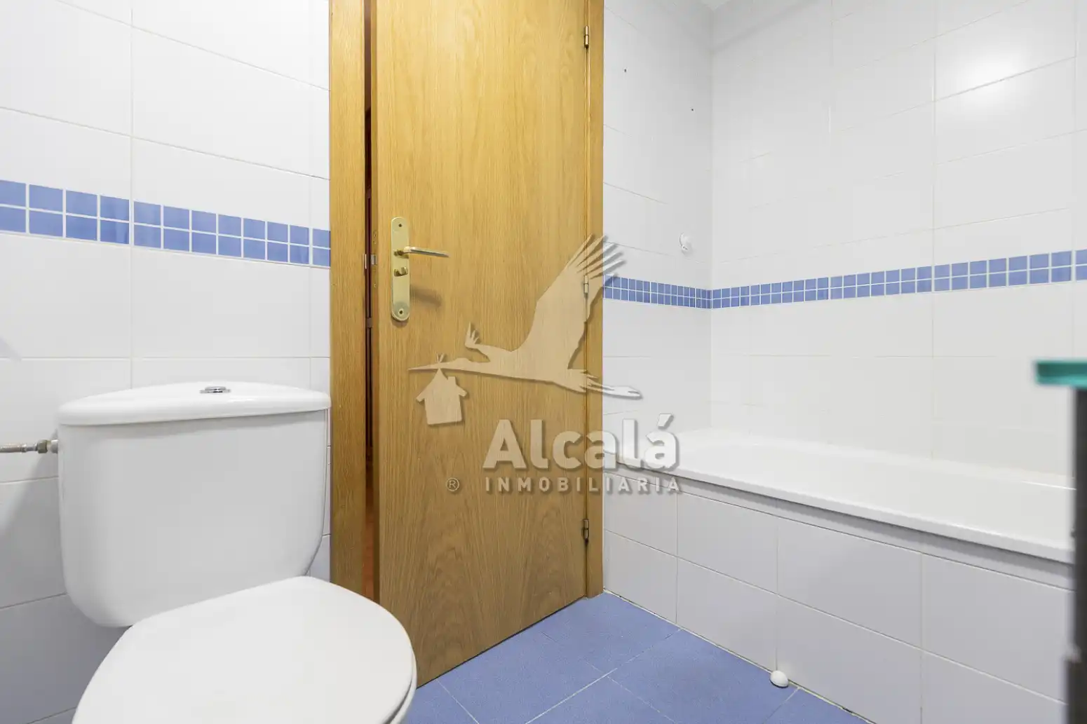 Bany de Pis en venda en Alcalá de Henares amb Calefacció, Traster i Piscina