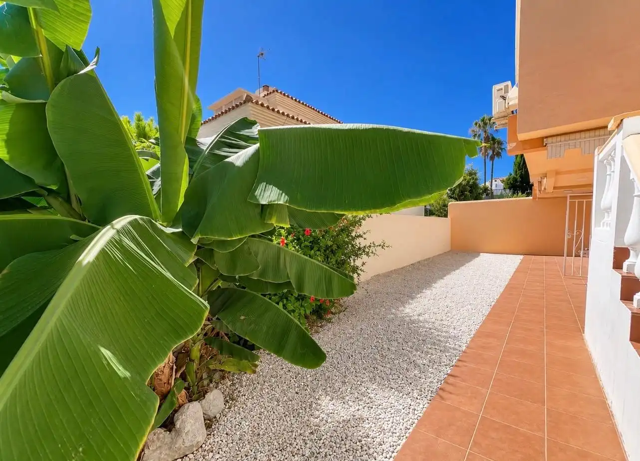 Vista exterior de Planta baixa en venda en Torremolinos amb Aire condicionat, Calefacció i Jardí privat