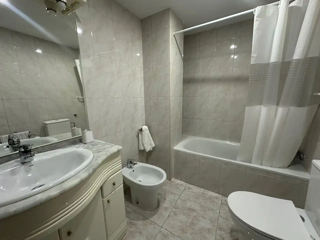 Baño de Piso de alquiler en  Pamplona / Iruña con Calefacción, Amueblado y Horno