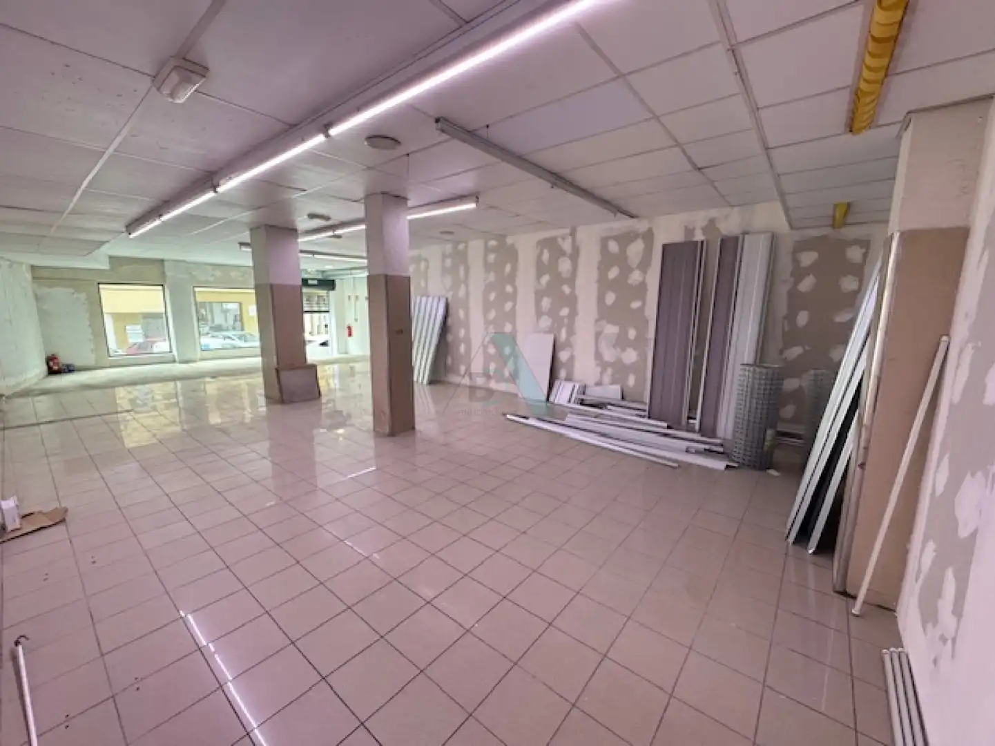 Business premises to rent in Llanes - Román Romano, imagen 9