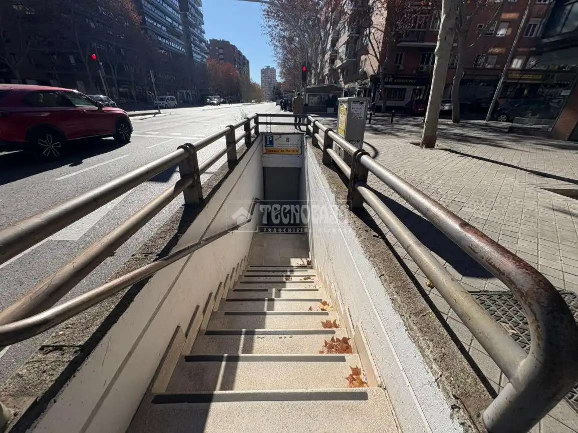 Exterior view of Garage for sale in Madrid