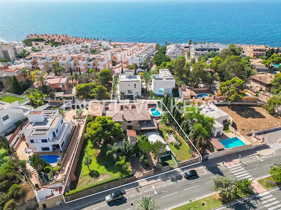 Villa mit Pool zum Verkauf in Avinguda de la Costa Blanca 54