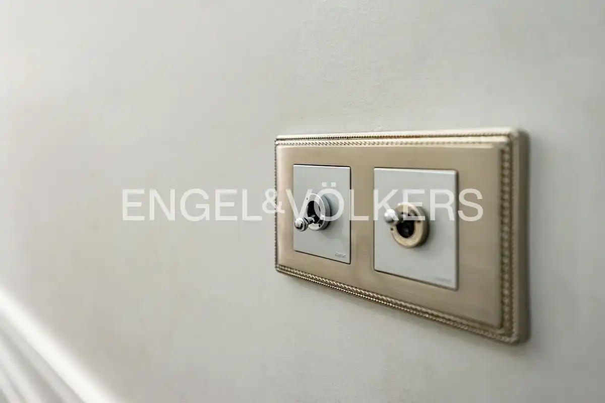 Vista exterior de Piso en venta en León Capital  con Calefacción y Balcón