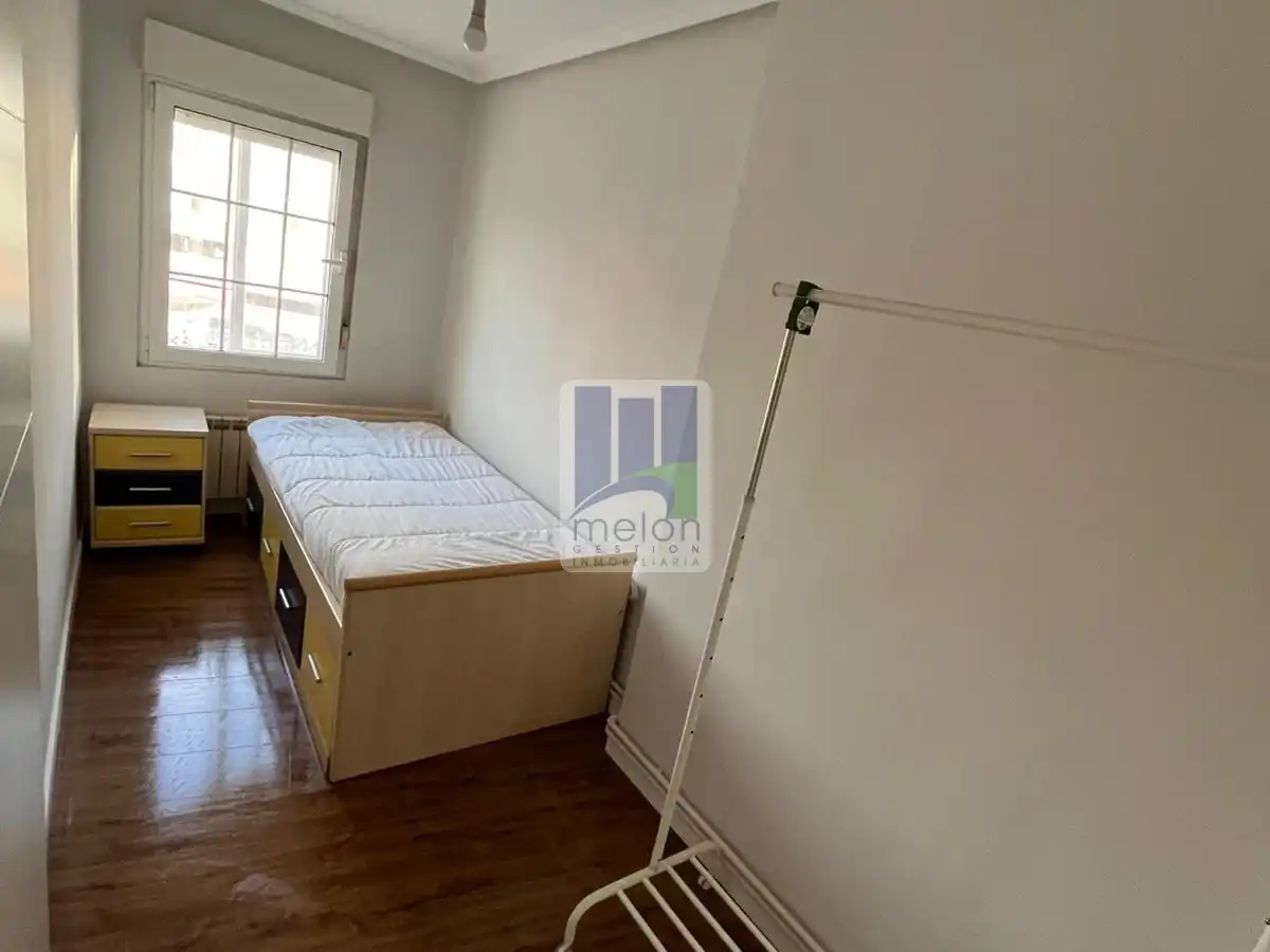 Habitación de Piso en venta en Burgos con Trastero