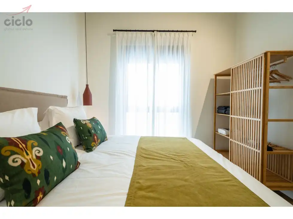 Habitación de Piso de alquiler en Sevilla con Terraza, Piscina y Amueblado