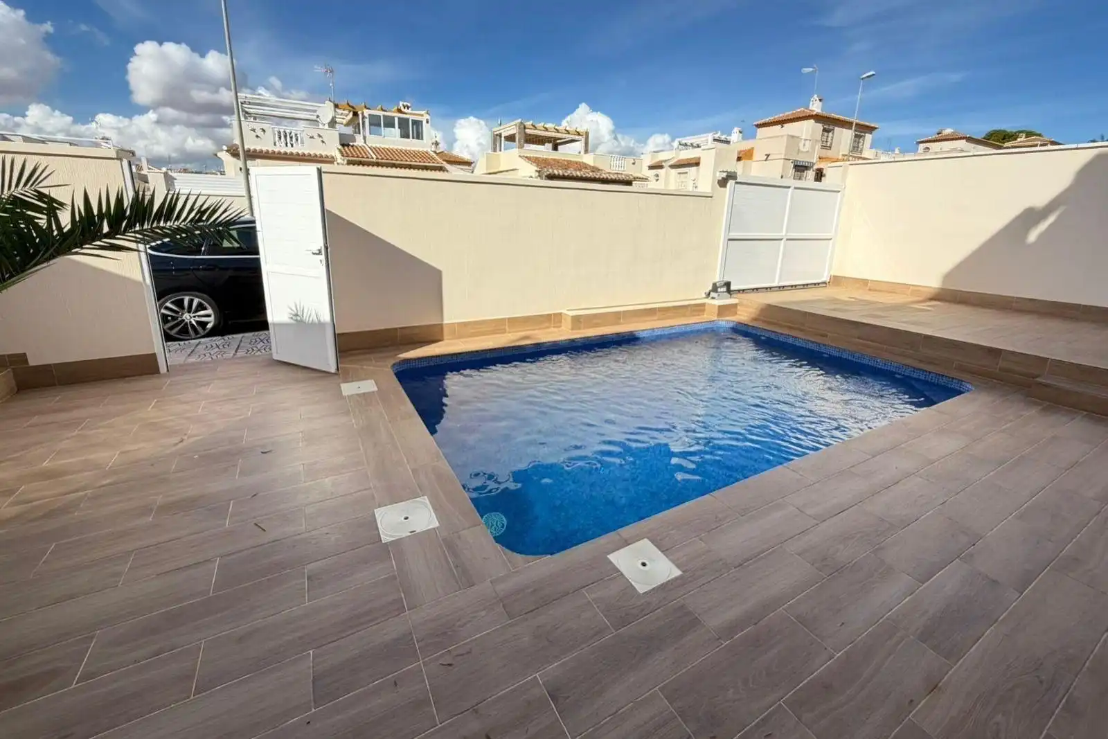 Piscina de Casa adosada en venda en Torrevieja amb Aire condicionat, Calefacció i Jardí privat