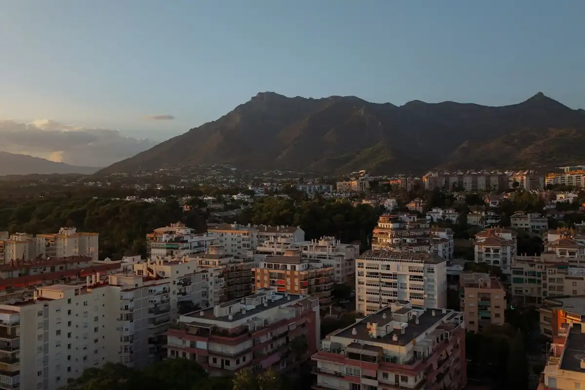 Außenansicht von Dachboden zum Verkauf in Marbella mit Klimaanlage, Terrasse und Schwimmbad