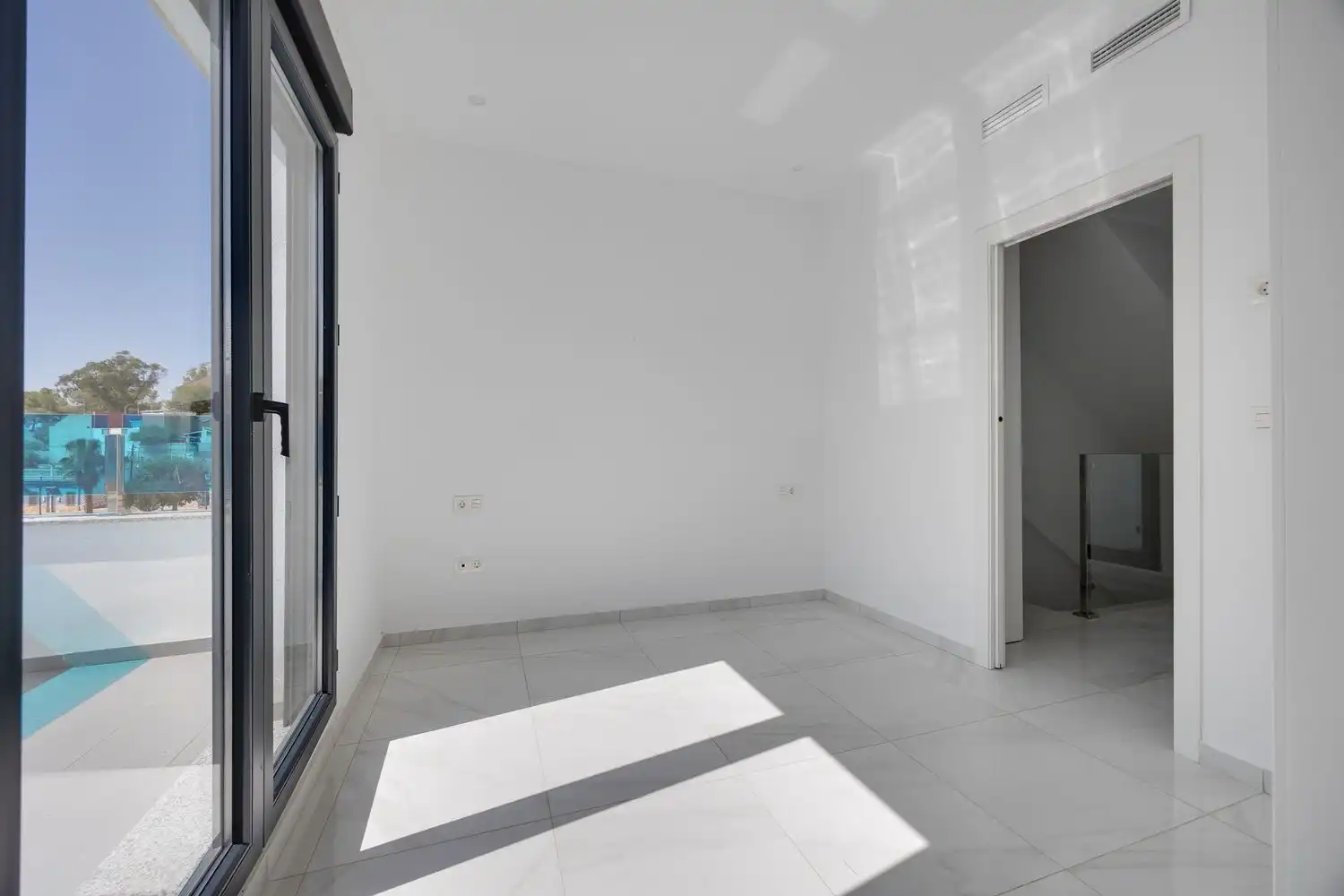 Reihenhaus mit Pool zum Verkauf in Calle Carmen Laforet 58, imagen 15