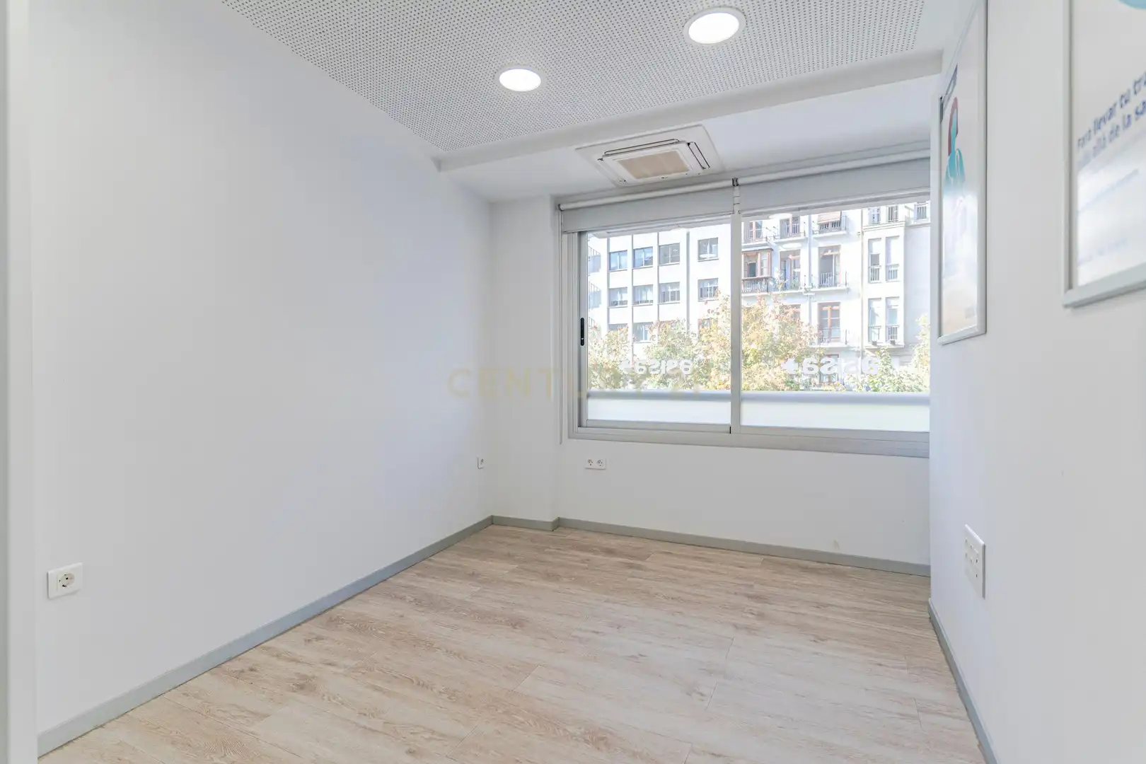 Büro zum Verkauf in Granada mit Klimaanlage und Abstellraum