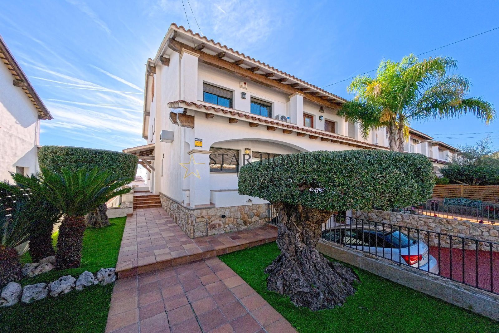 Vista exterior de Casa adosada en venda en Vilassar de Dalt amb Aire condicionat, Calefacció i Jardí privat