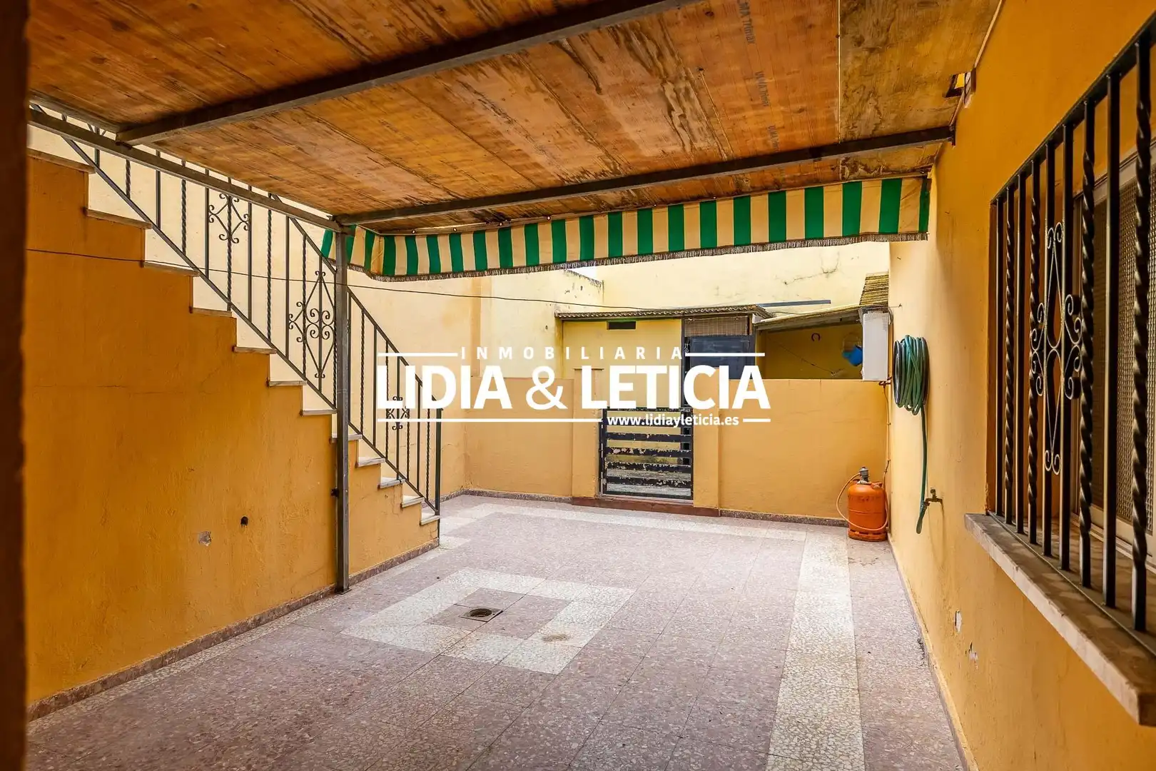Vista exterior de Casa o xalet en venda en Alcalá de Guadaira amb Aire condicionat i Calefacció