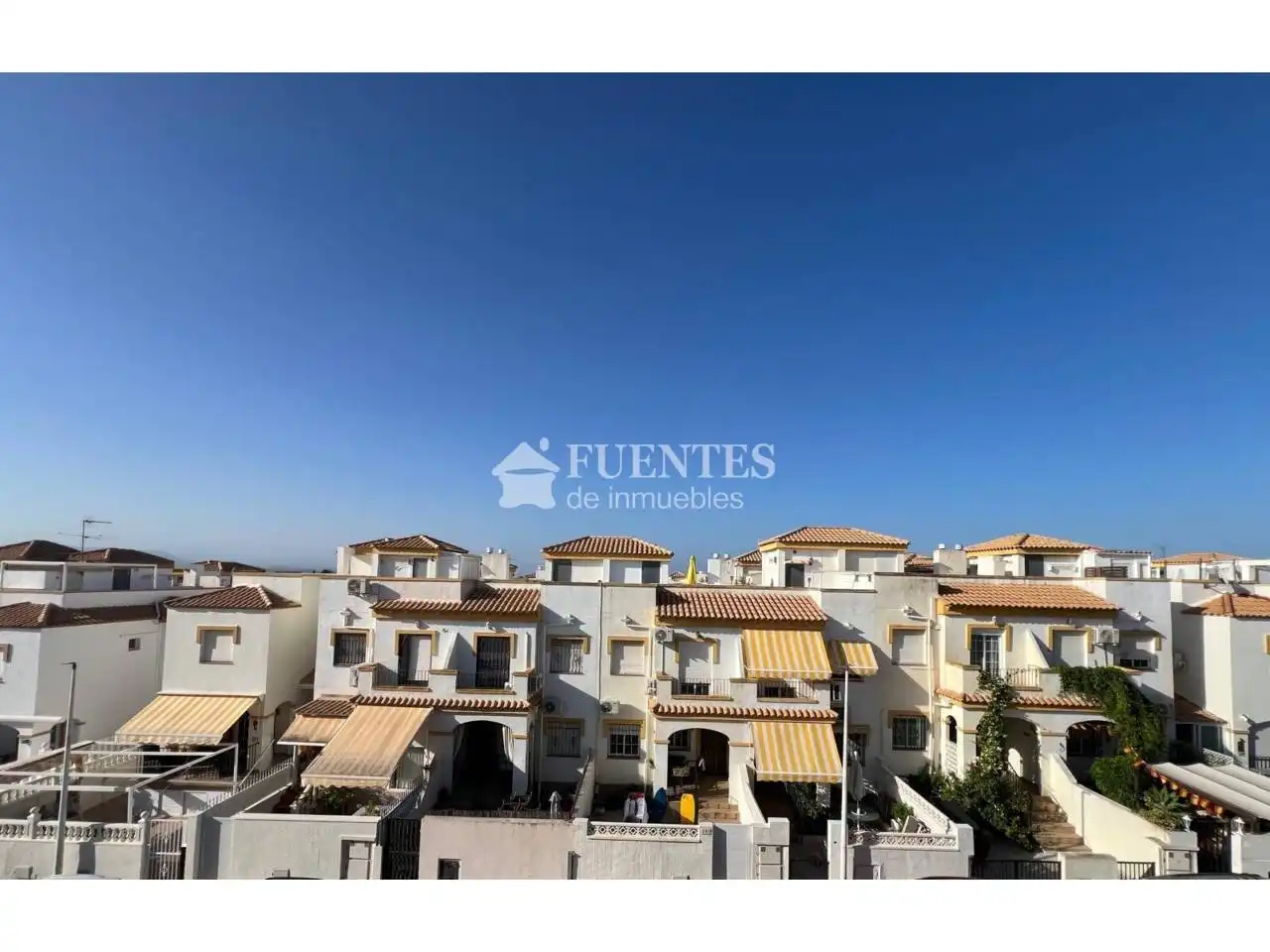 Vista exterior de Casa o chalet en venta en Santa Pola con Aire acondicionado, Terraza y Piscina comunitaria