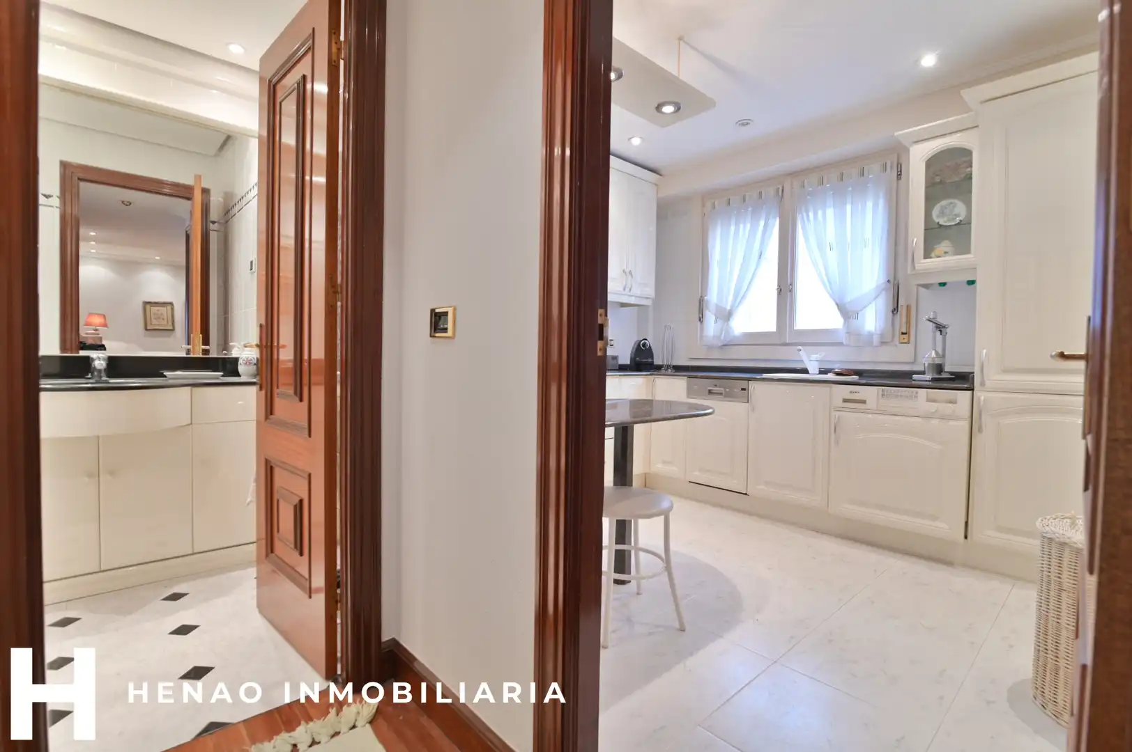 Kitchen of Flat for sale in Bilbao   with Heating, Parquet flooring and Terrace