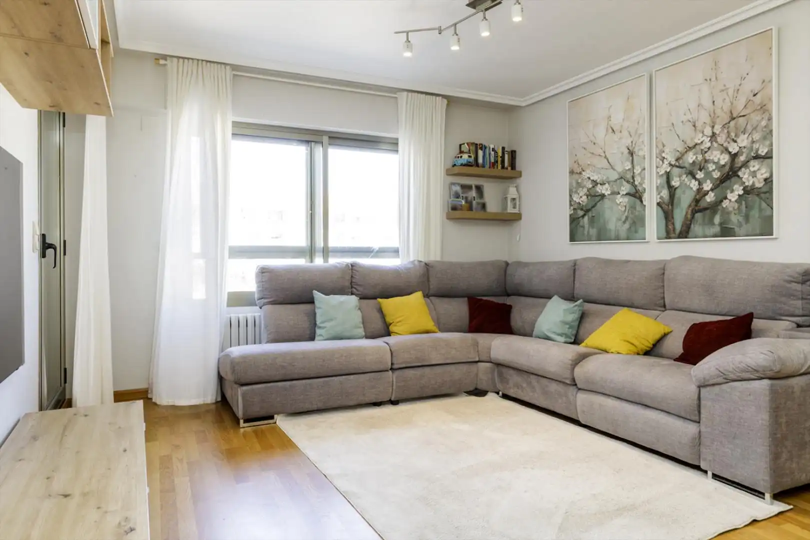 Living room of Flat for sale in Zaragoza  with Terrace, Storage room and Swimming Pool