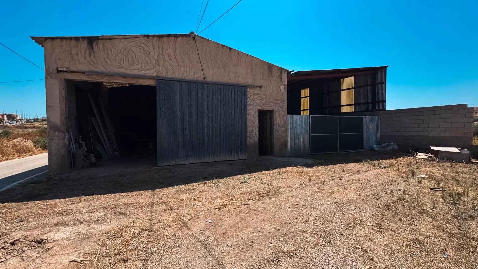 Vista exterior de Nave industrial en venta en Murcia
