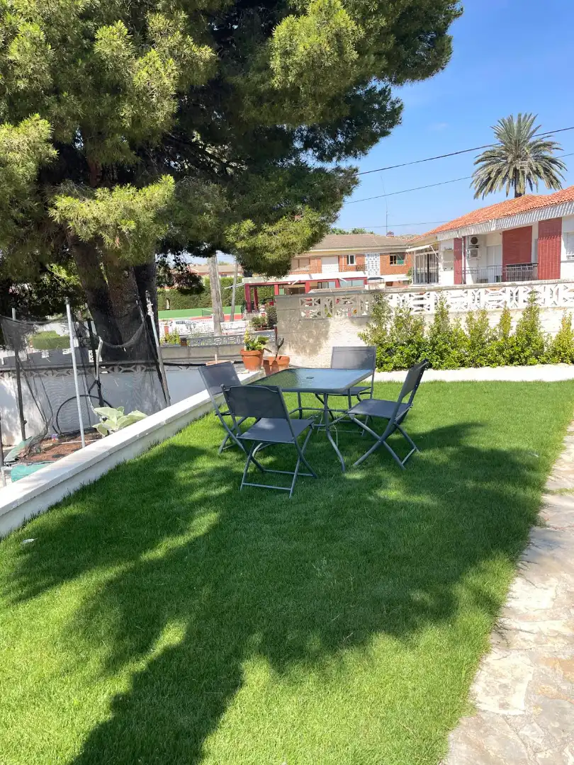 Jardí de Casa o xalet de lloguer en El Campello amb Aire condicionat, Calefacció i Jardí privat