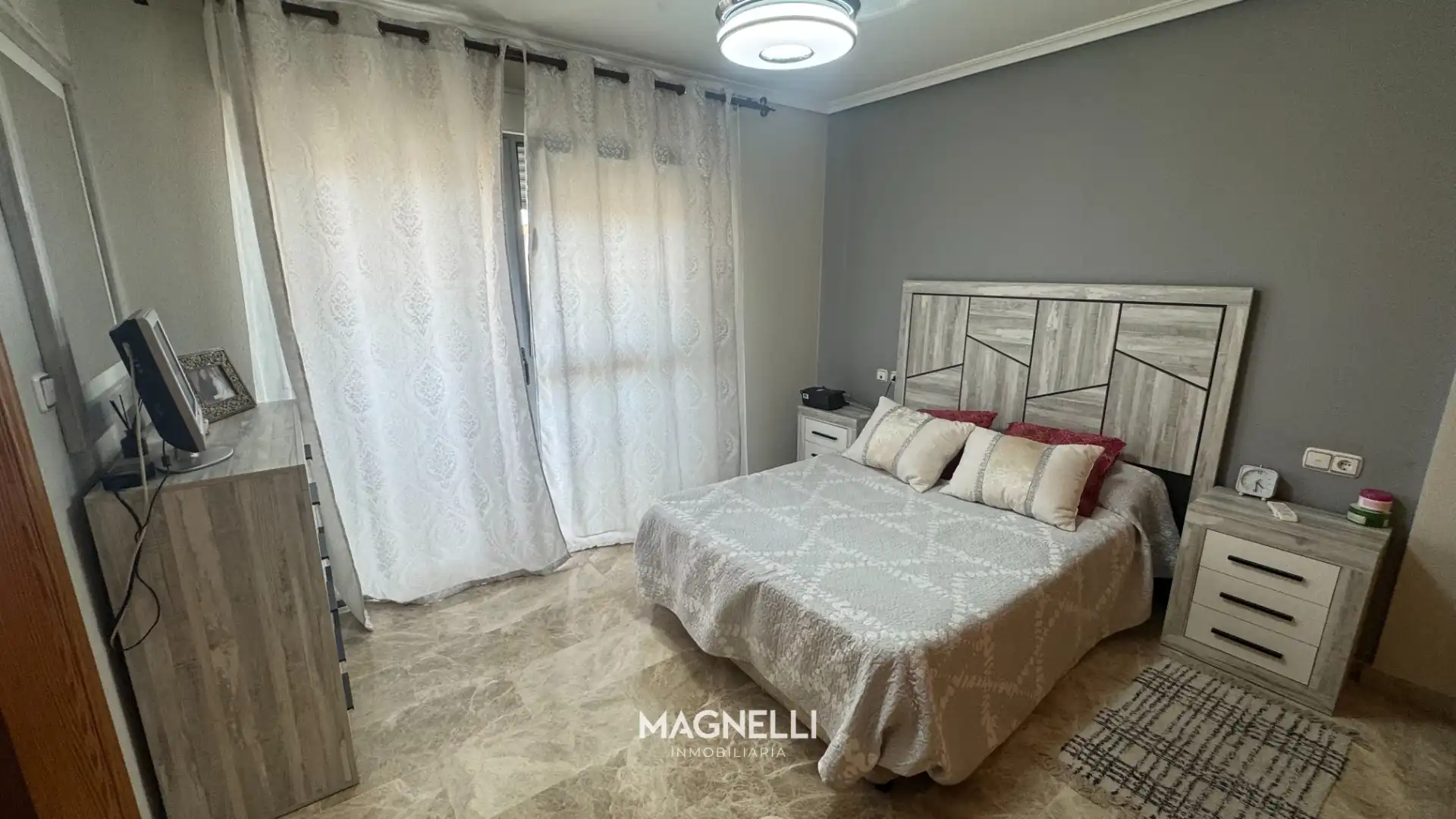 Habitación de Casa adosada en venta en Elda con Jardín privado, Amueblado y Balcón